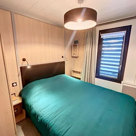 Chalet De Standing A Jullouville: 6 Couchages, Piscine Chauffee, Proche Et Commerces, Wifi Gratuit - Fr-1-361-548